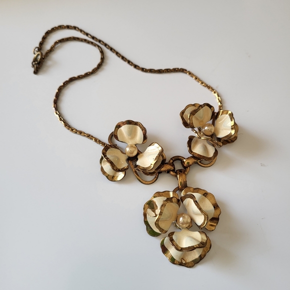 Vintage Brass Tone Floral Necklace with Creme Enameling and Faux Pearls - Picture 14 of 16